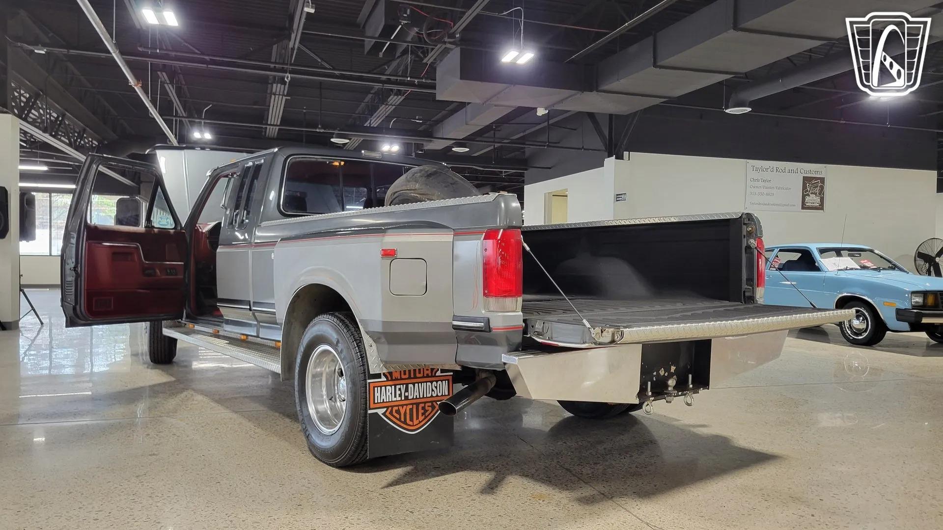 1987 Ford F-250 Centurion Dually