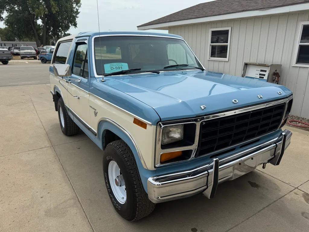 1981 Ford Bronco Custom - 2
