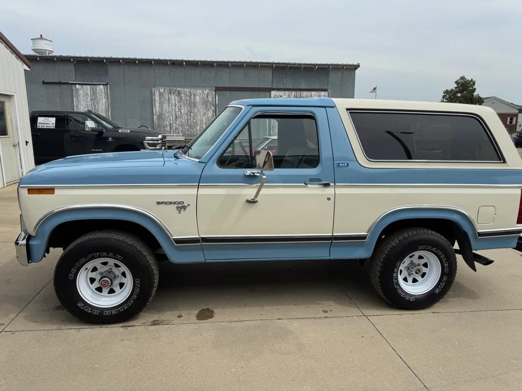 1981 Ford Bronco Custom - 4