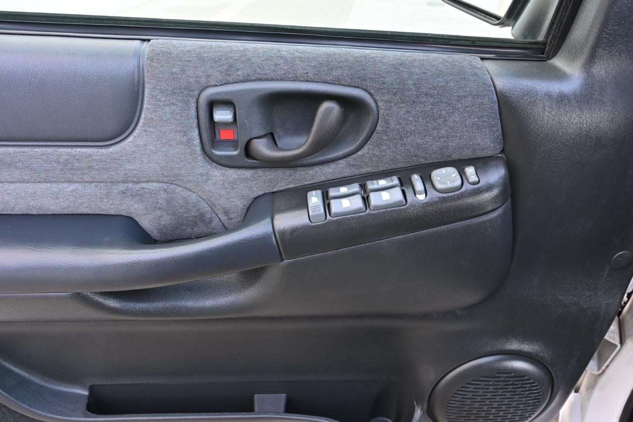 2002 Chevrolet S-10 Blazer 4x4