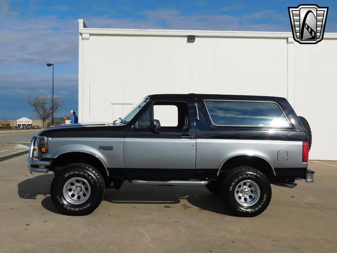 1993 Ford Bronco XLT - 2
