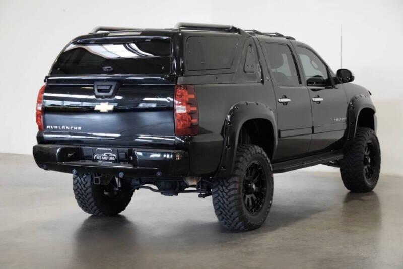 2012 Chevrolet Avalanche LT - 3