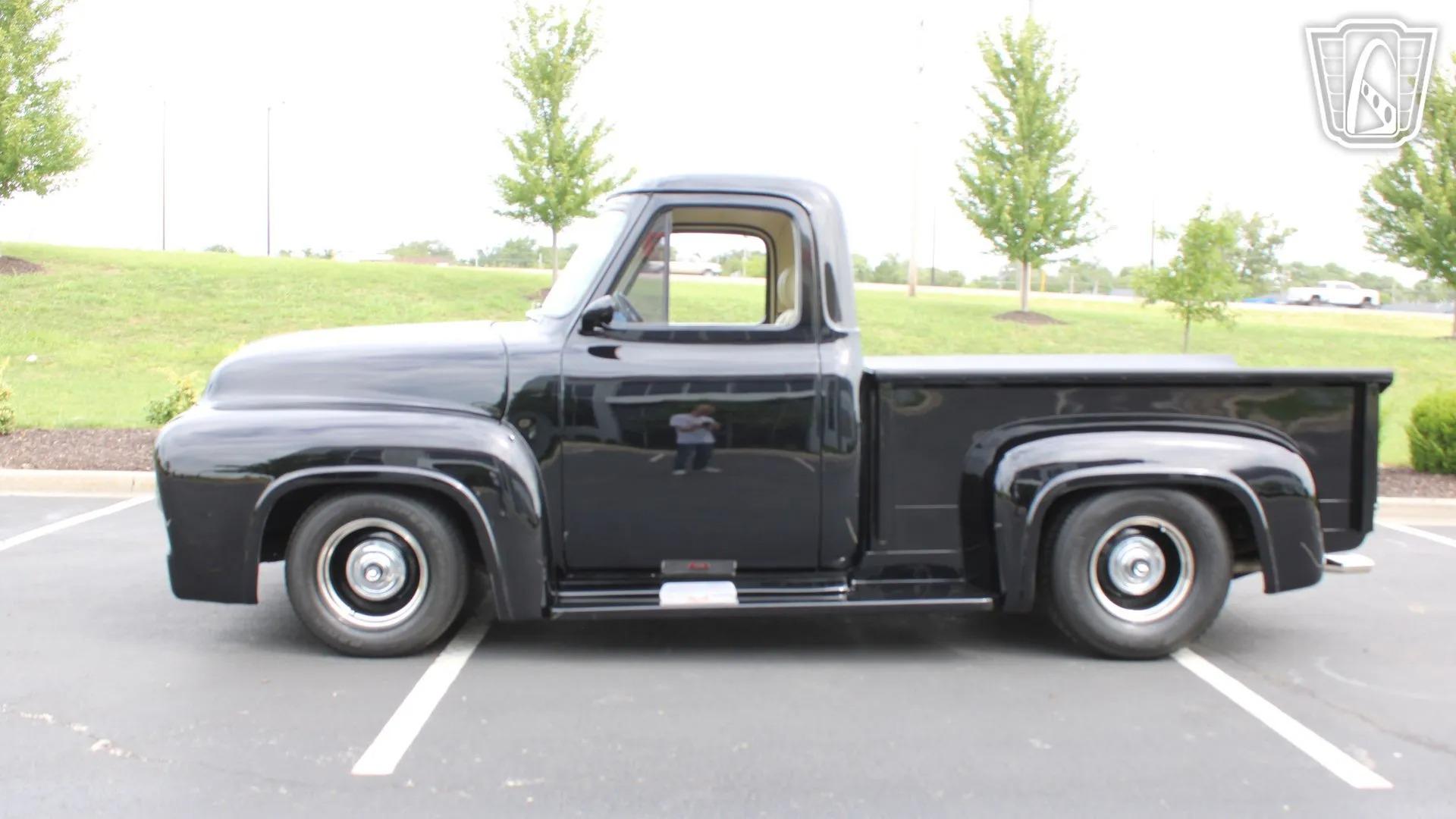 1953 Ford F-100