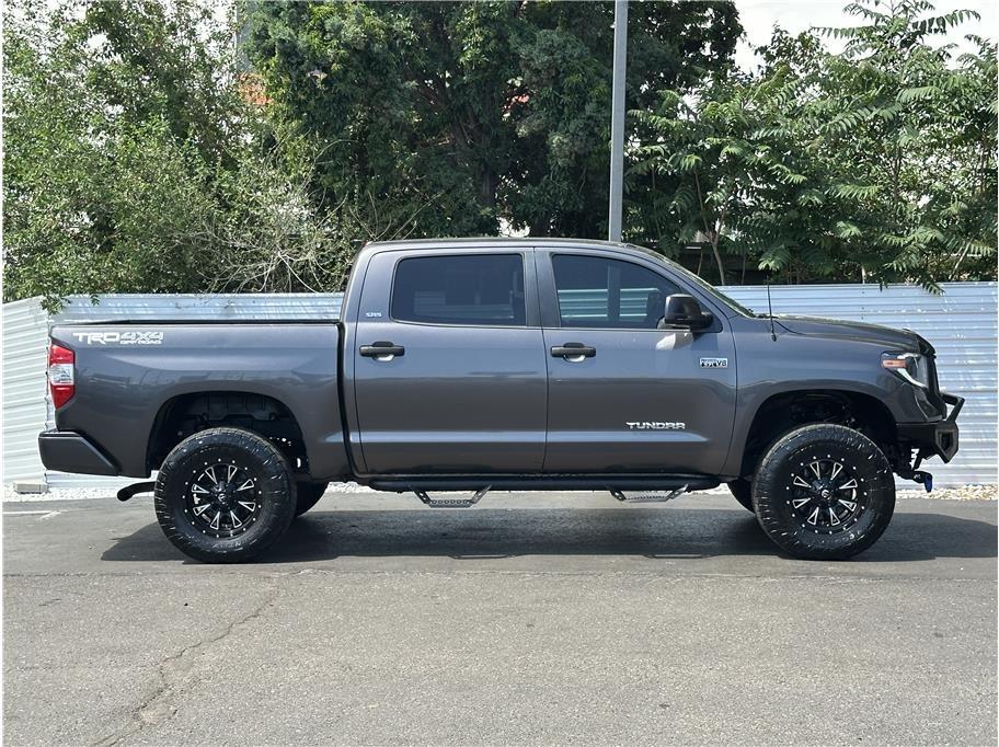 2016 Toyota Tundra CrewMax SR5 - 2