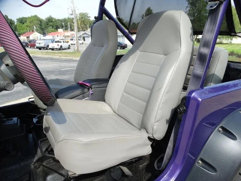 1990 Jeep Wrangler S - 5