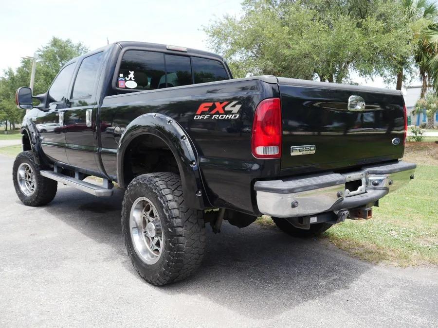 2006 Ford F-250 Lariat Crew Cab 4x4 - 4