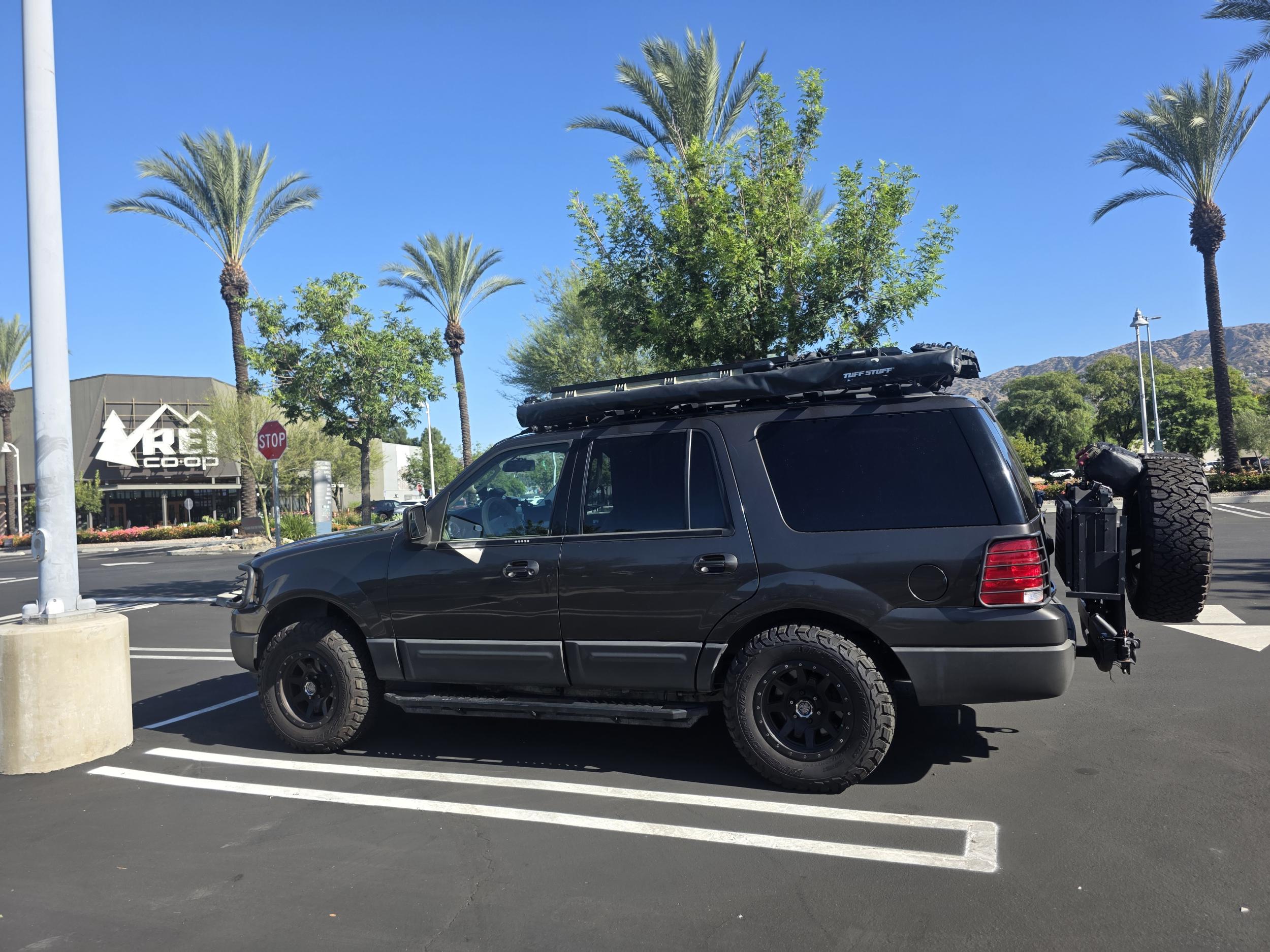 2005 Ford Expedition Overlander - 2