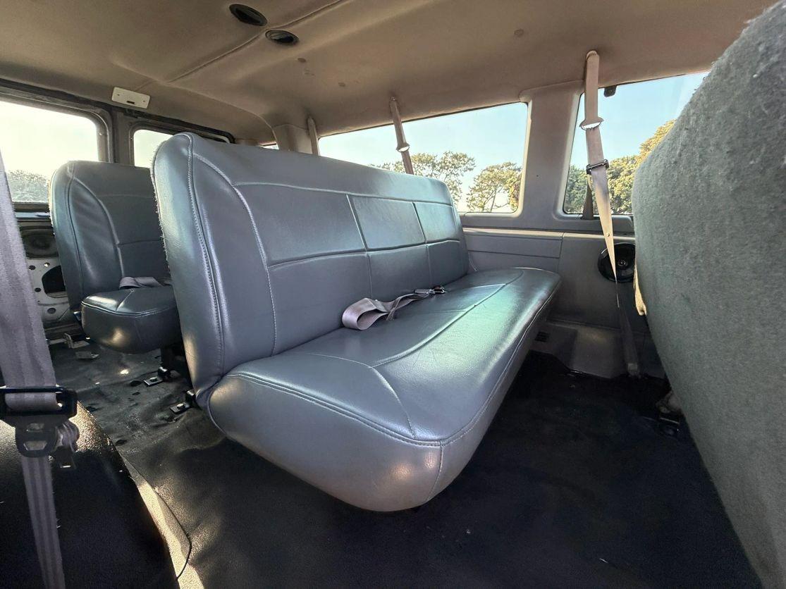 1998 Ford E-350 Club Wagon