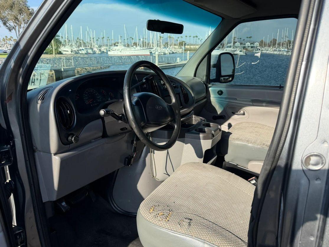 1998 Ford E-350 Club Wagon - 5