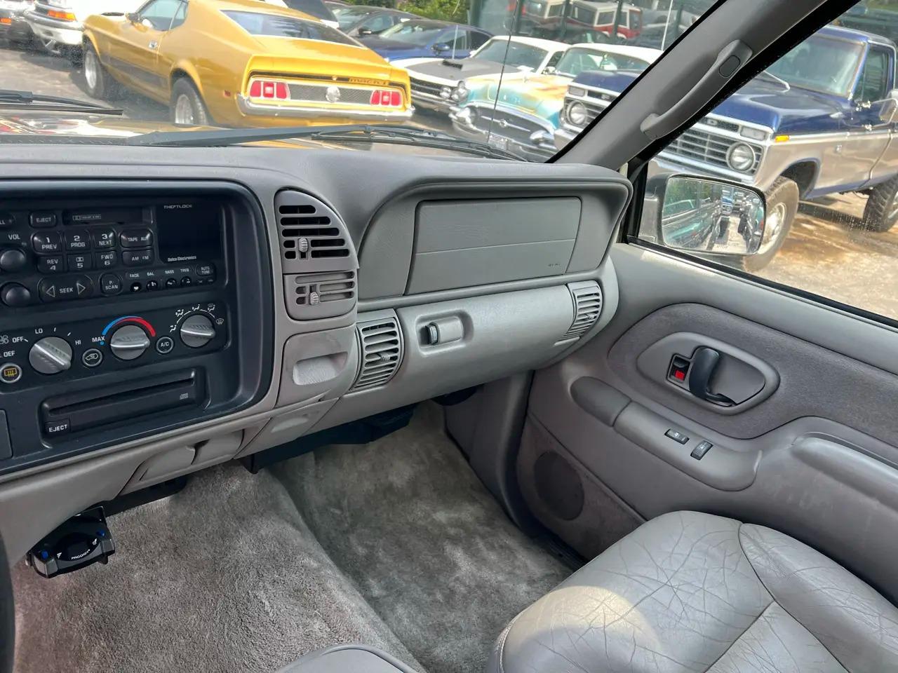 1999 Chevrolet Suburban K2500