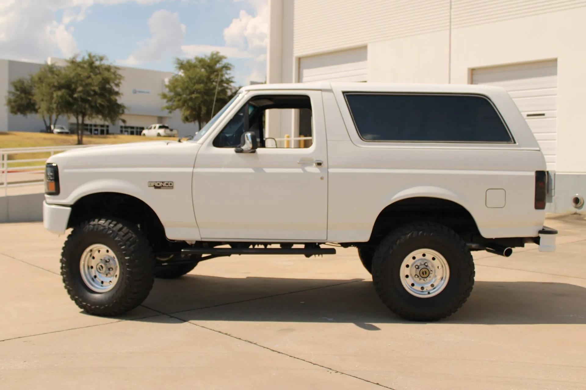 1993 Ford Bronco XLT 4x4 - 5