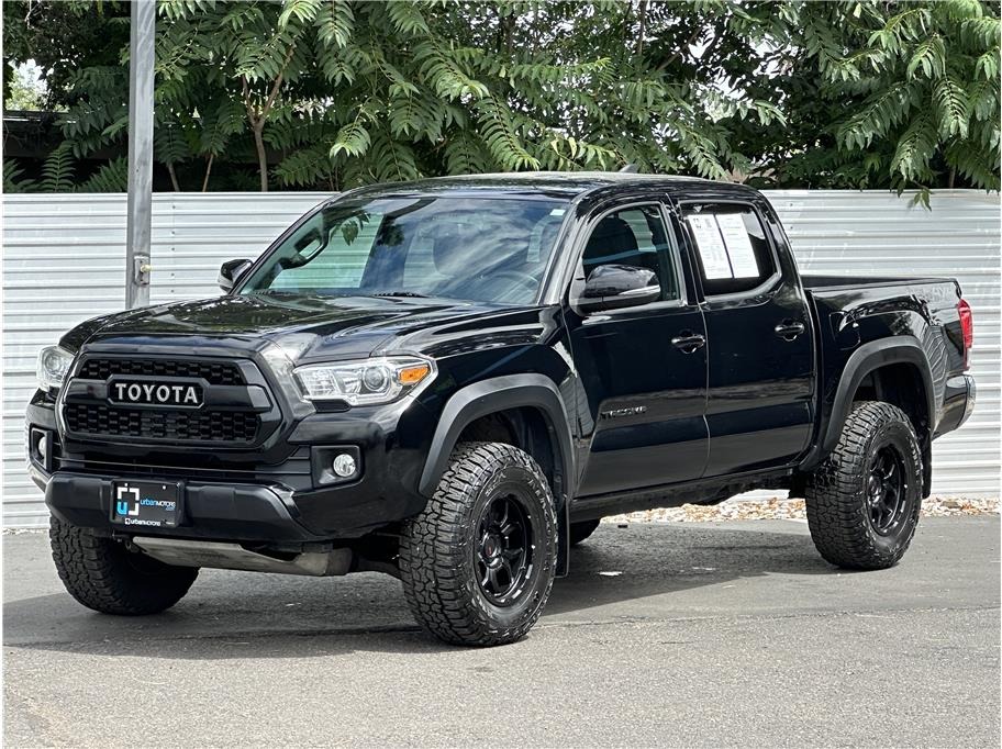 2017 Toyota Tacoma TRD Off-Road - 3