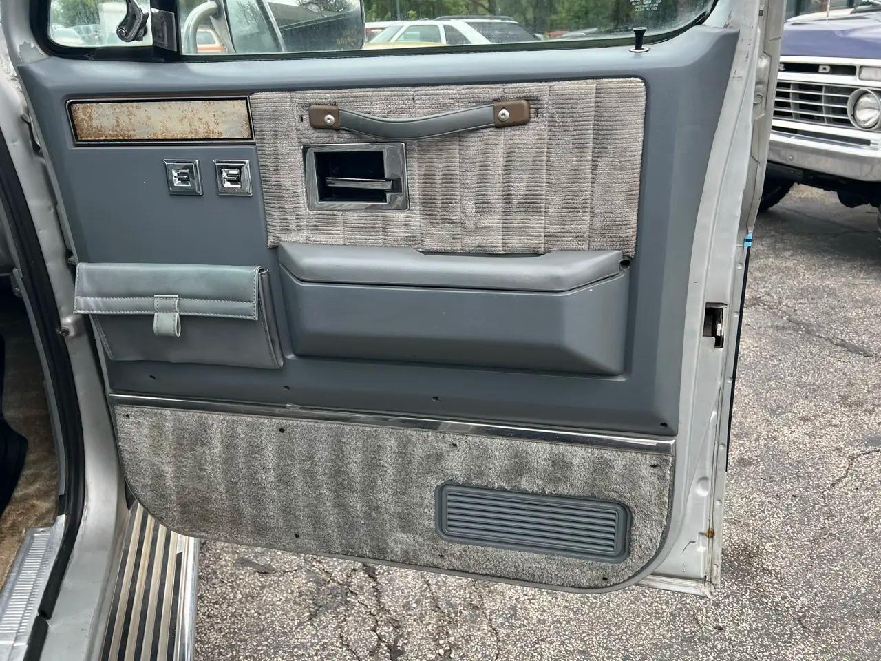 1989 GMC Suburban V15 Tailgate