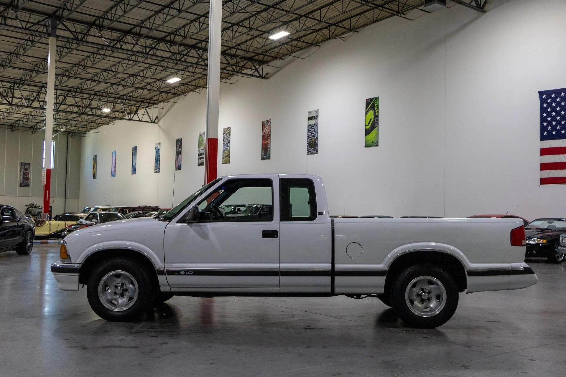 1995 Chevrolet S-10 LS - 3
