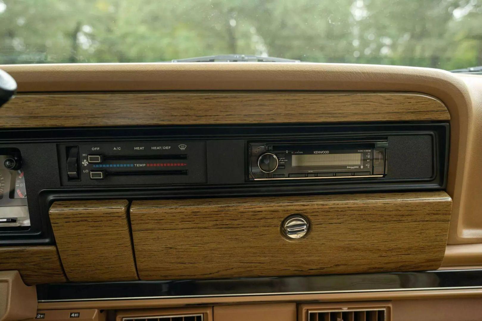 1988 Jeep Grand Wagoneer