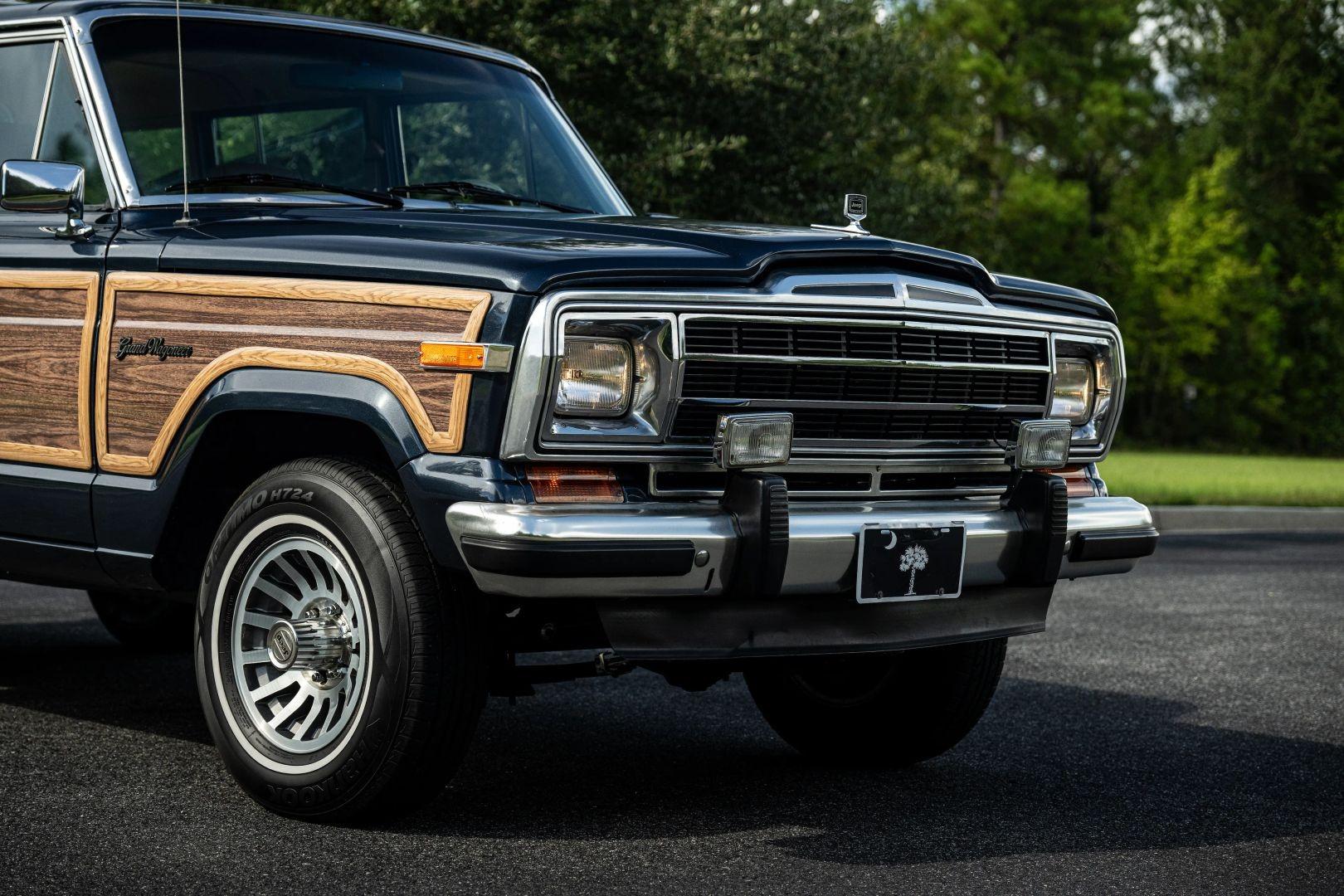 1988 Jeep Grand Wagoneer - 4