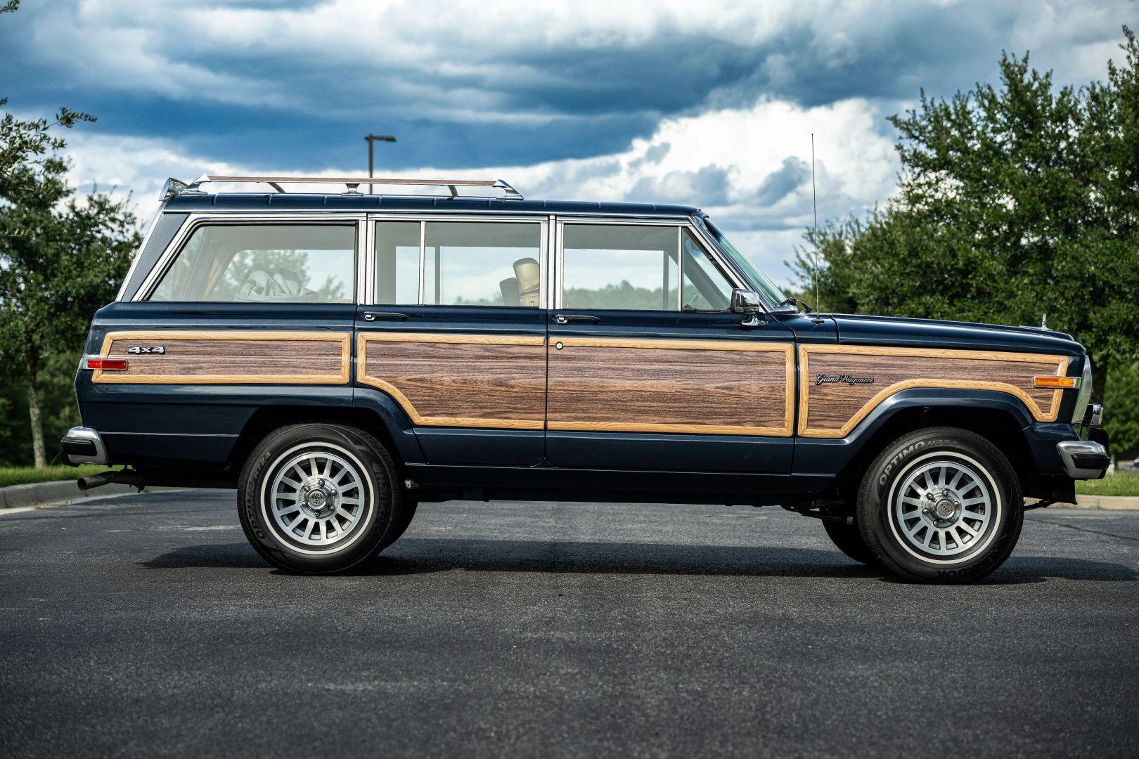 1988 Jeep Grand Wagoneer - 5