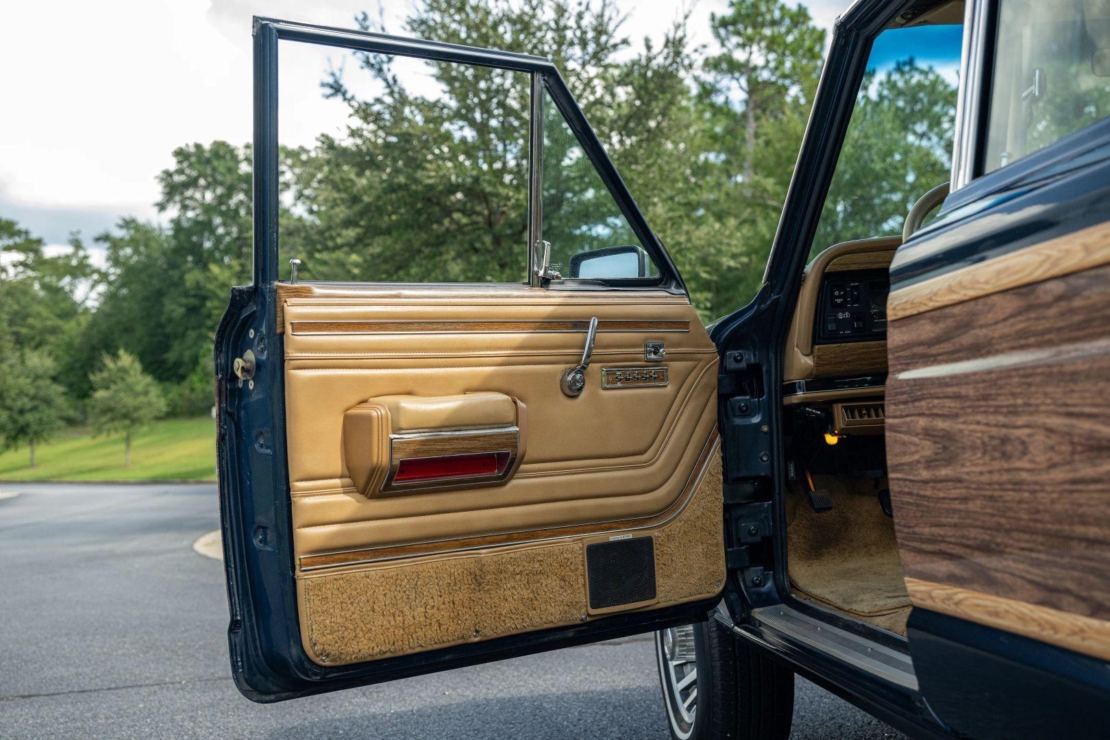 1988 Jeep Grand Wagoneer