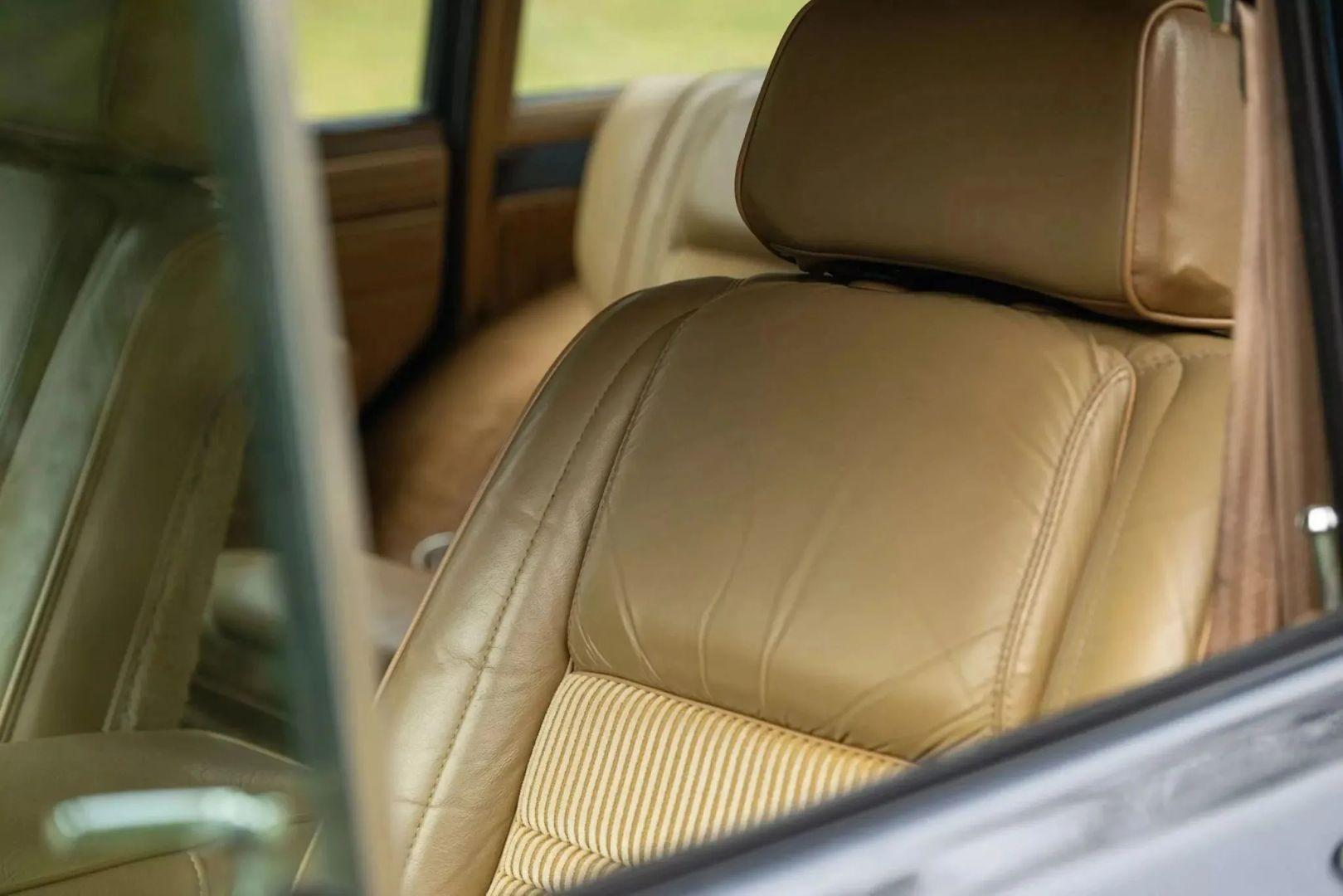 1988 Jeep Grand Wagoneer