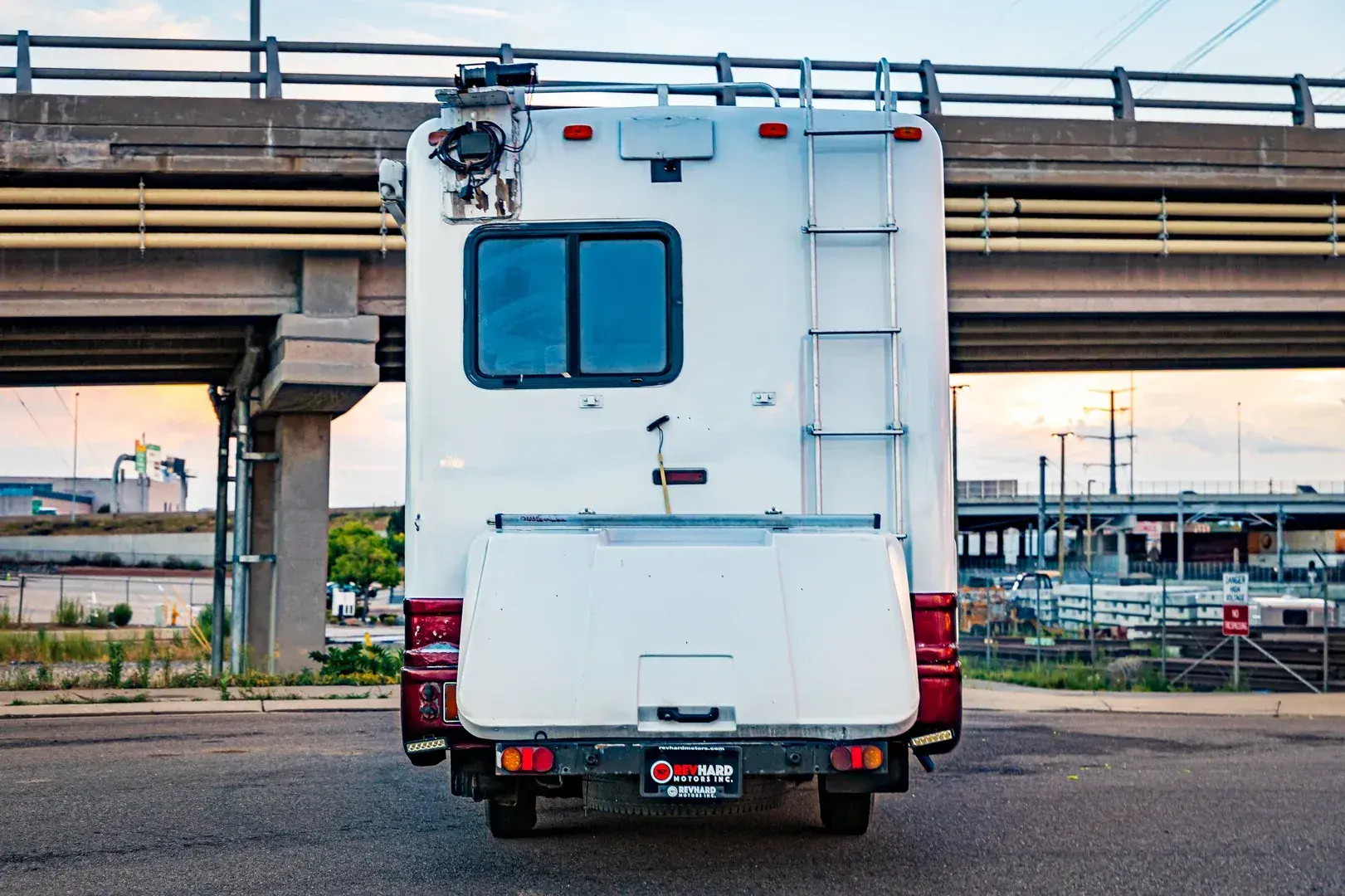 1997 Isuzu Elf Camper