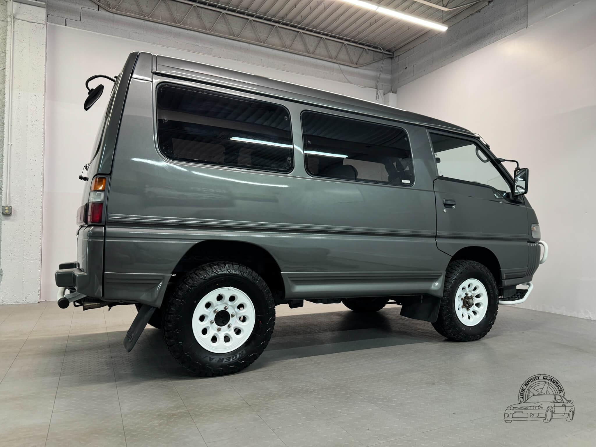 1996 Mitsubishi Delica Starwagon Active World
