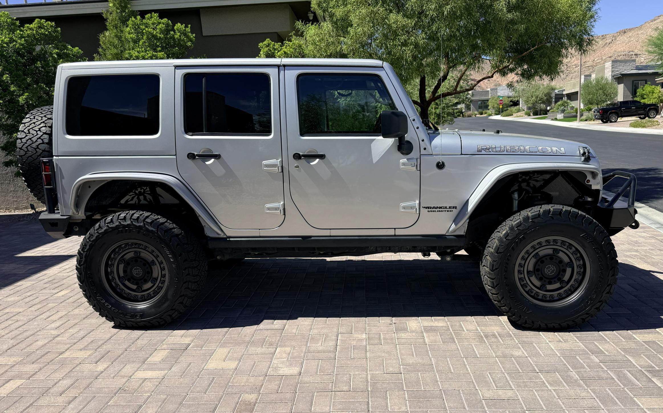2012 Jeep Wrangler Unlimited Rubicon - 2