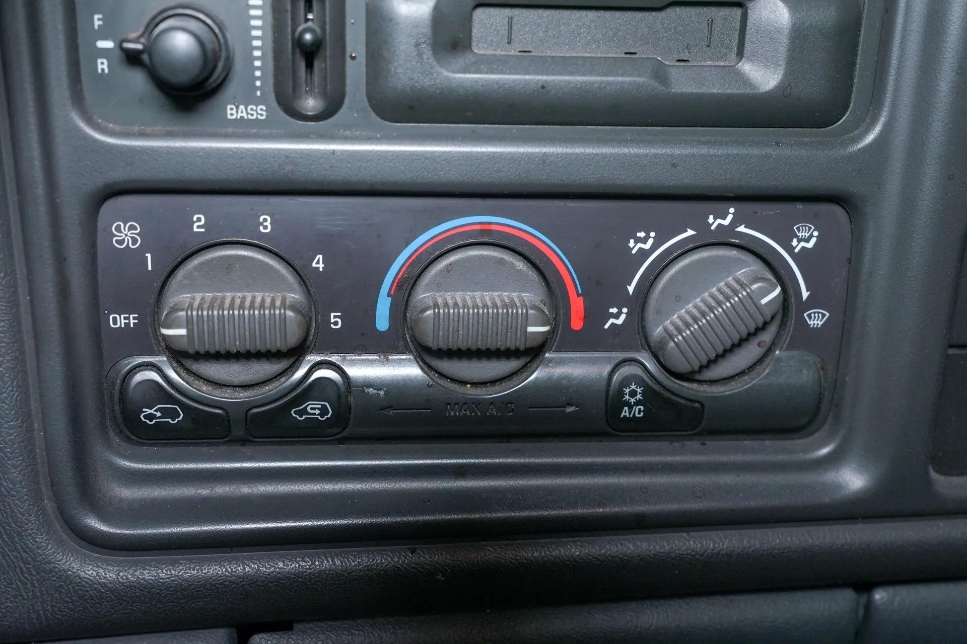 2000 Chevrolet Silverado 1500 LS