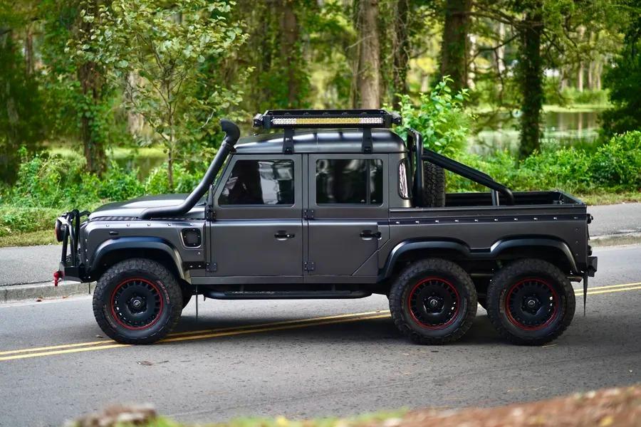 1993 Land Rover Defender “Flying Huntsman” 6x6 - 2
