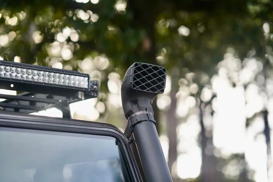 1993 Land Rover Defender “Flying Huntsman” 6x6