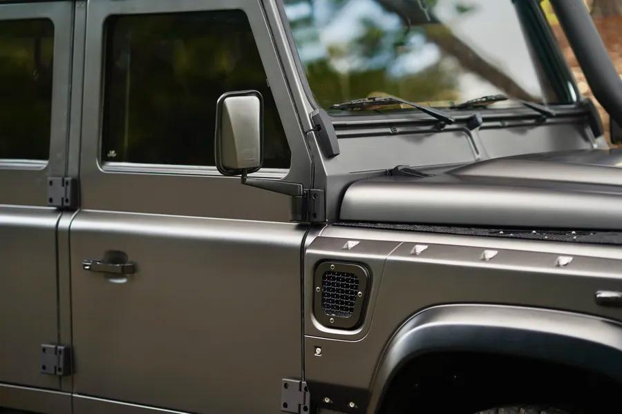 1993 Land Rover Defender “Flying Huntsman” 6x6