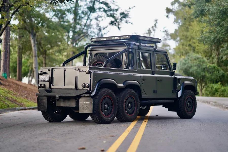 1993 Land Rover Defender “Flying Huntsman” 6x6 - 3