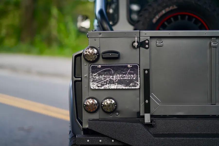 1993 Land Rover Defender “Flying Huntsman” 6x6