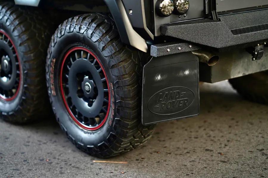 1993 Land Rover Defender “Flying Huntsman” 6x6