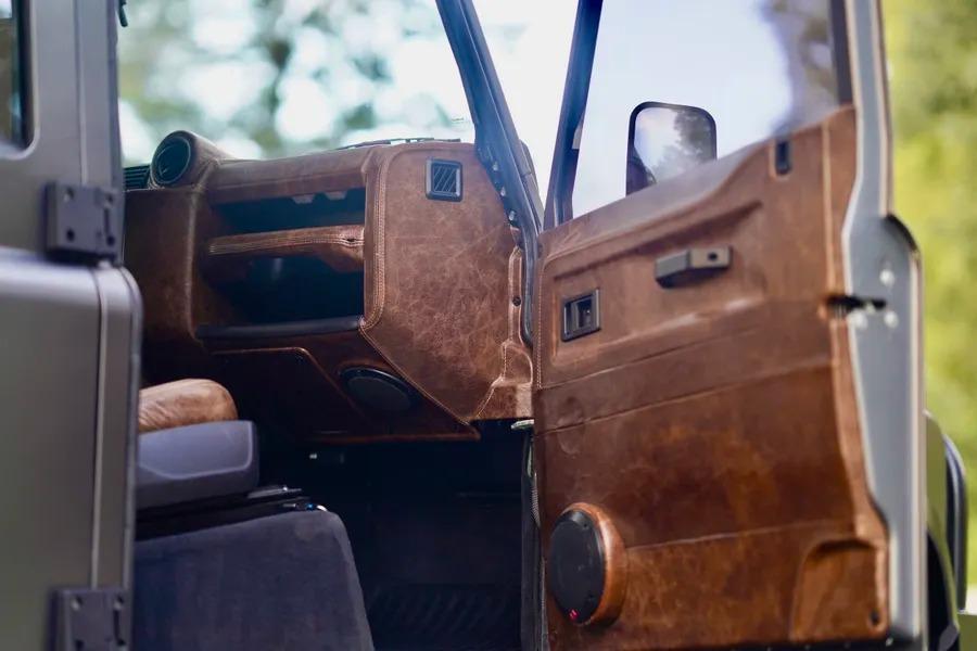 1993 Land Rover Defender “Flying Huntsman” 6x6