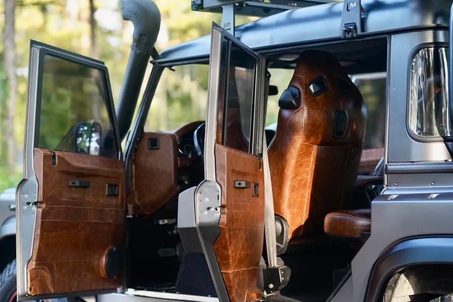1993 Land Rover Defender “Flying Huntsman” 6x6