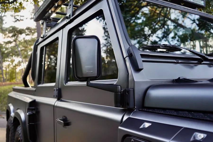1993 Land Rover Defender “Flying Huntsman” 6x6