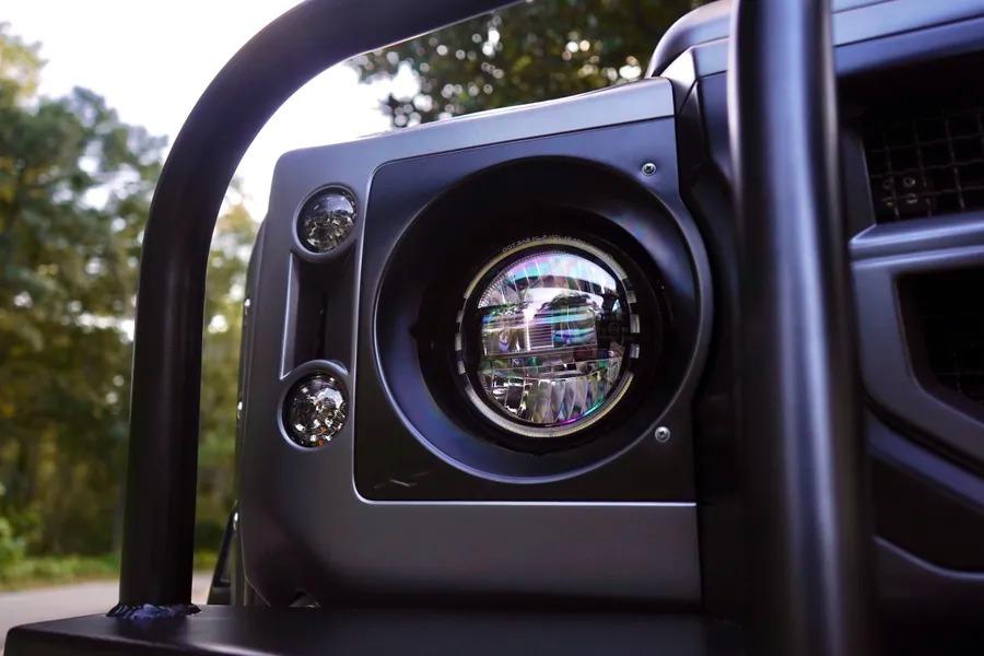 1993 Land Rover Defender “Flying Huntsman” 6x6