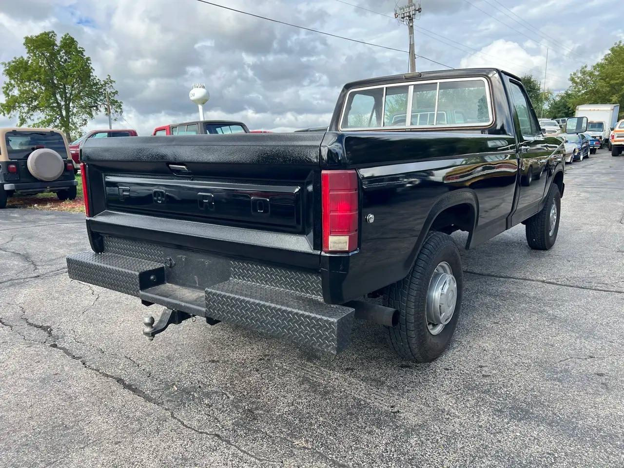 1986 Ford F-250 XL Styleside - 3