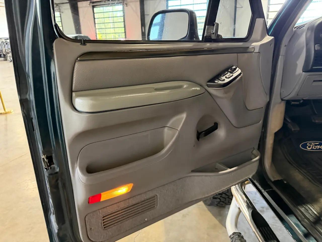 1995 Ford Bronco XL