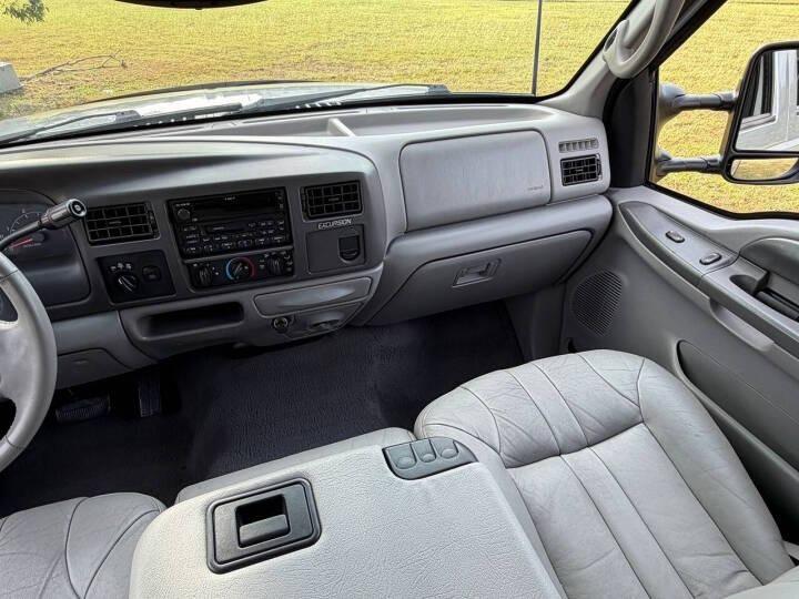 7.3L Power Stroke-Powered 2000 Ford Excursion XLT