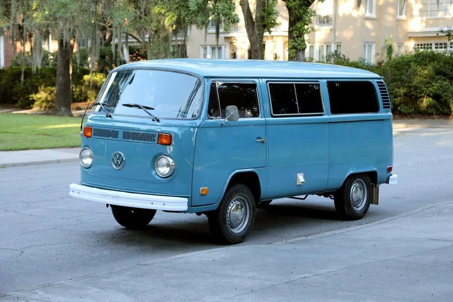  Volkswagen Bus