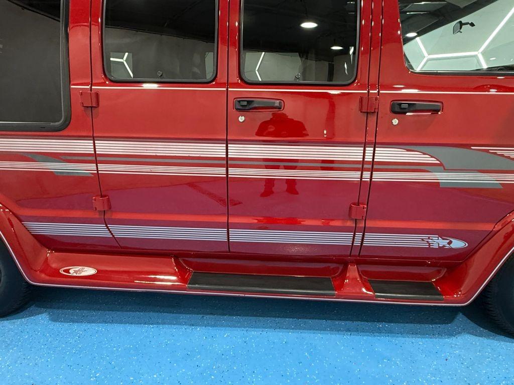 2001 Dodge Ram 1500 Starcraft Van