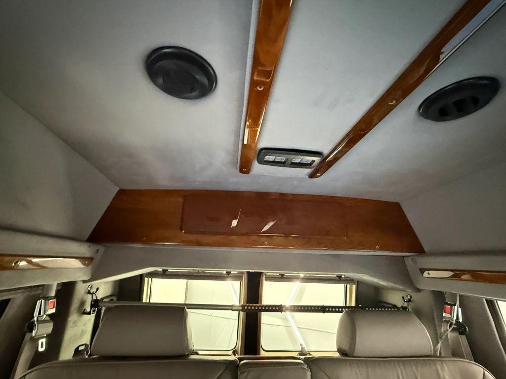 2001 Dodge Ram 1500 Starcraft Van