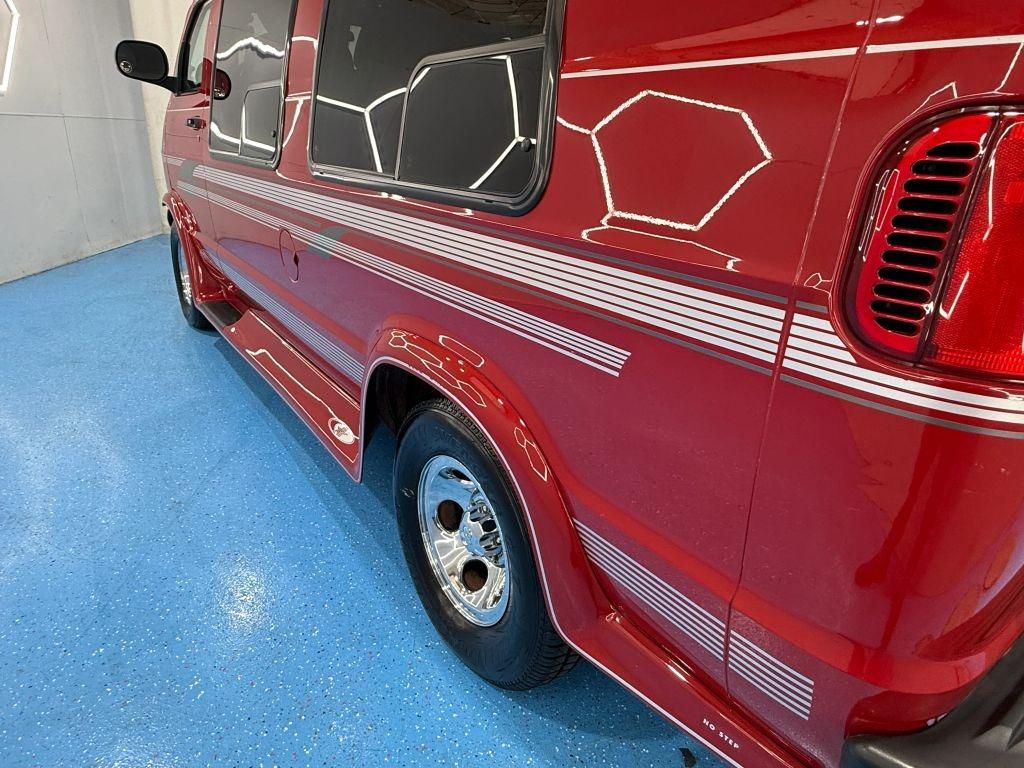 2001 Dodge Ram 1500 Starcraft Van