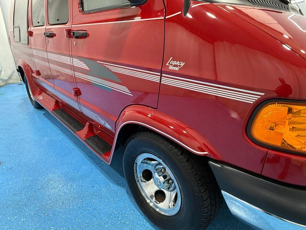 2001 Dodge Ram 1500 Starcraft Van