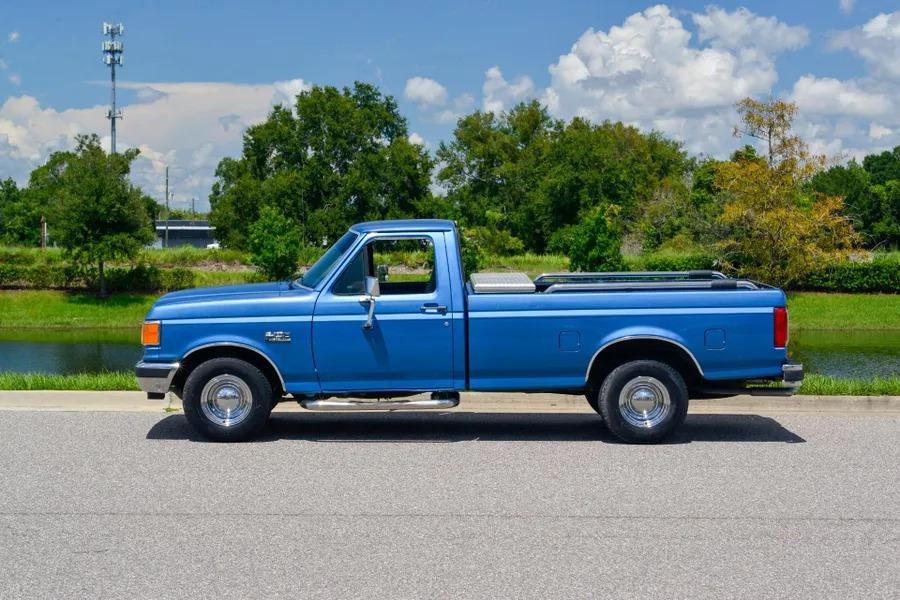 1991 Ford F-150 XLT Lariat - 2