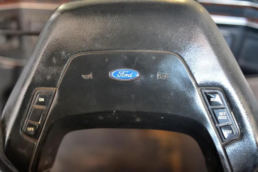 1991 Ford F-150 XLT Lariat