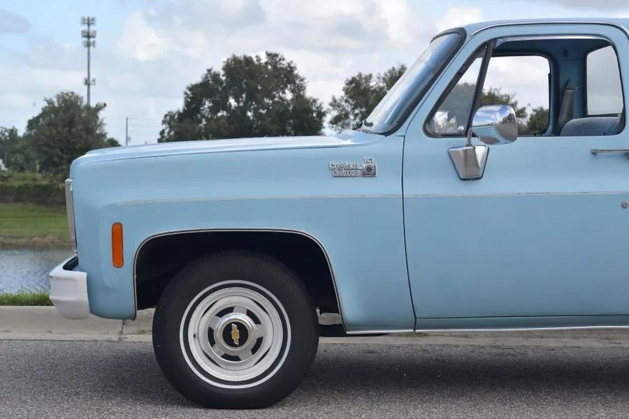 1976 Chevrolet C10 Custom Deluxe - 3