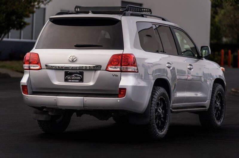2011 Toyota Land Cruiser