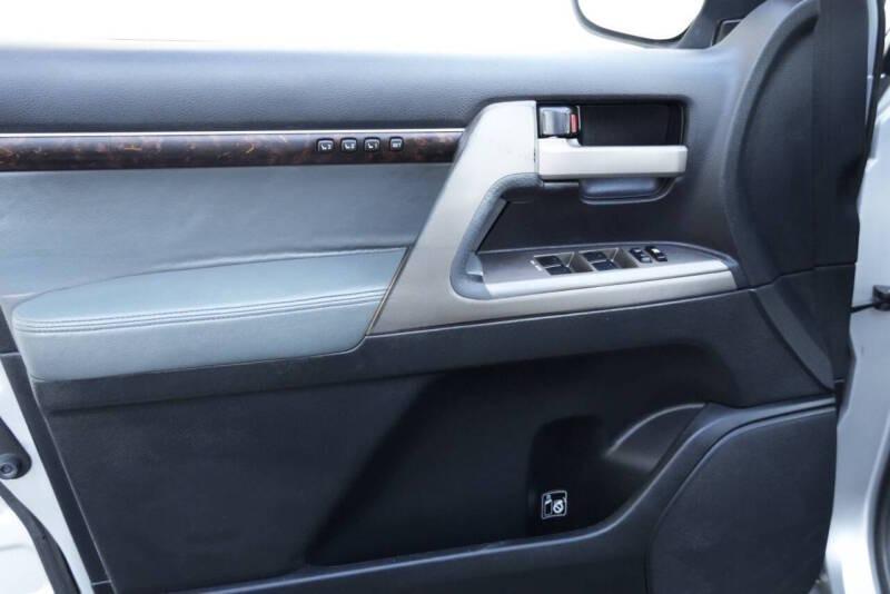 2011 Toyota Land Cruiser